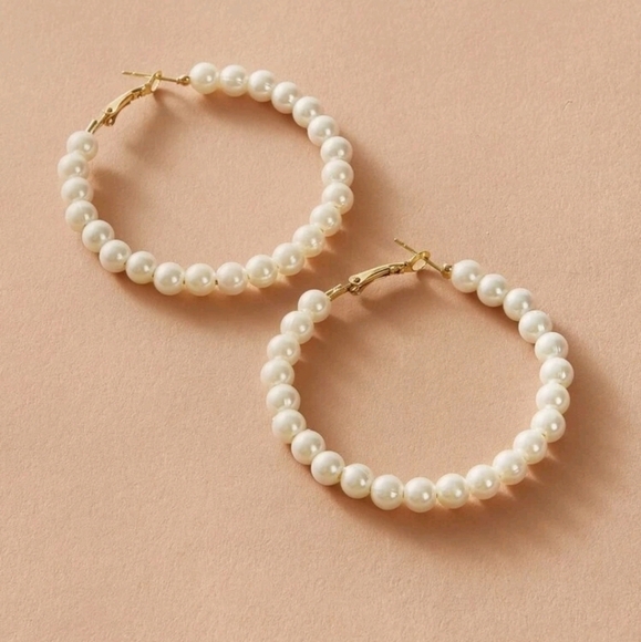 💖 2/$30 Women's Faux pearl beaded big gold plated hoop earrings - Picture 4 of 11
